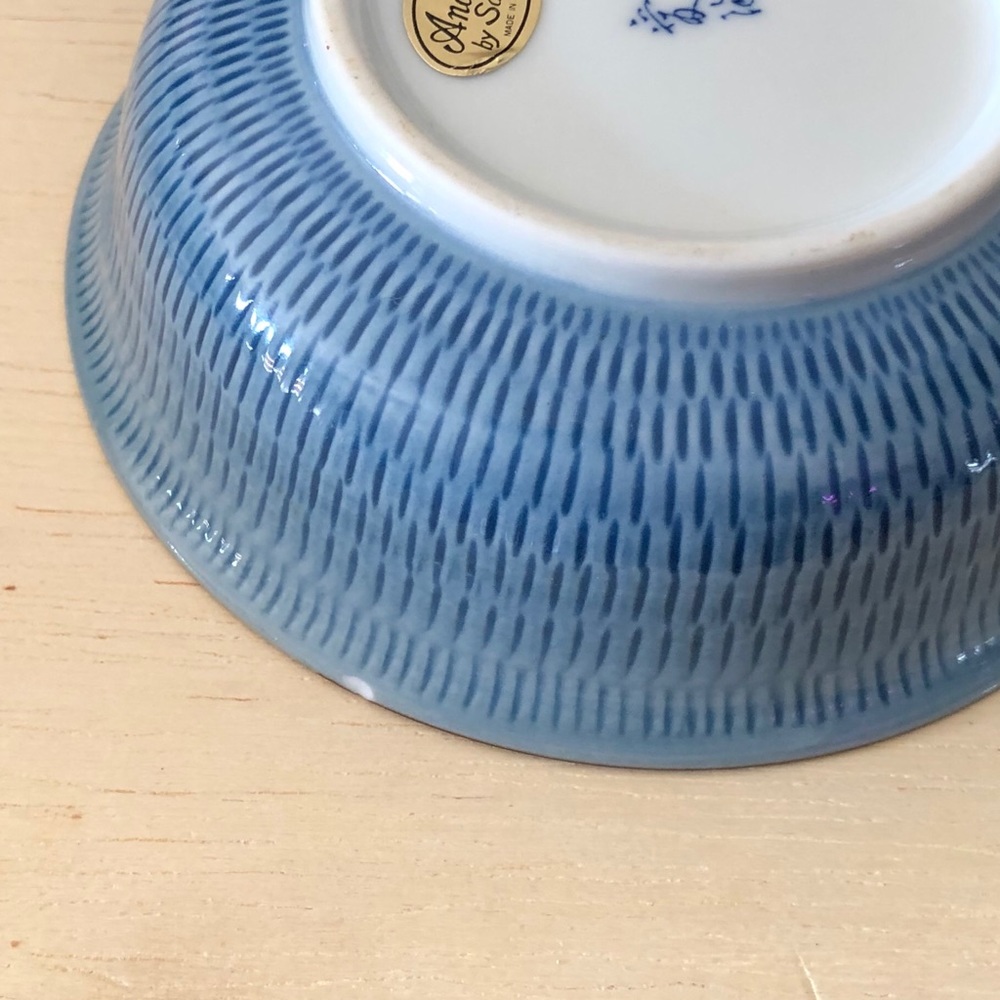 Small Hand-Painted Japanese Bowl - Picture 8 of 8